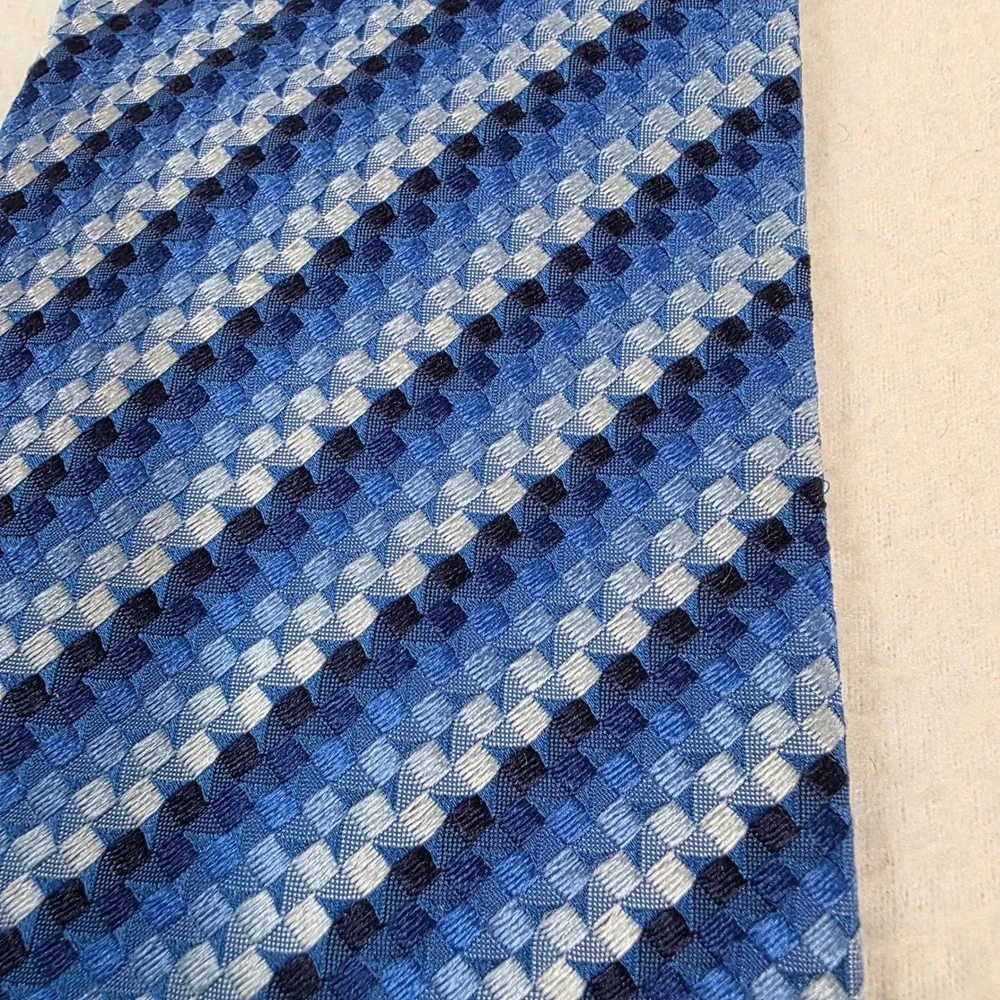Thomas Pink London Blue Woven Geometric Silk Tie Made in Morocco Striped Mens